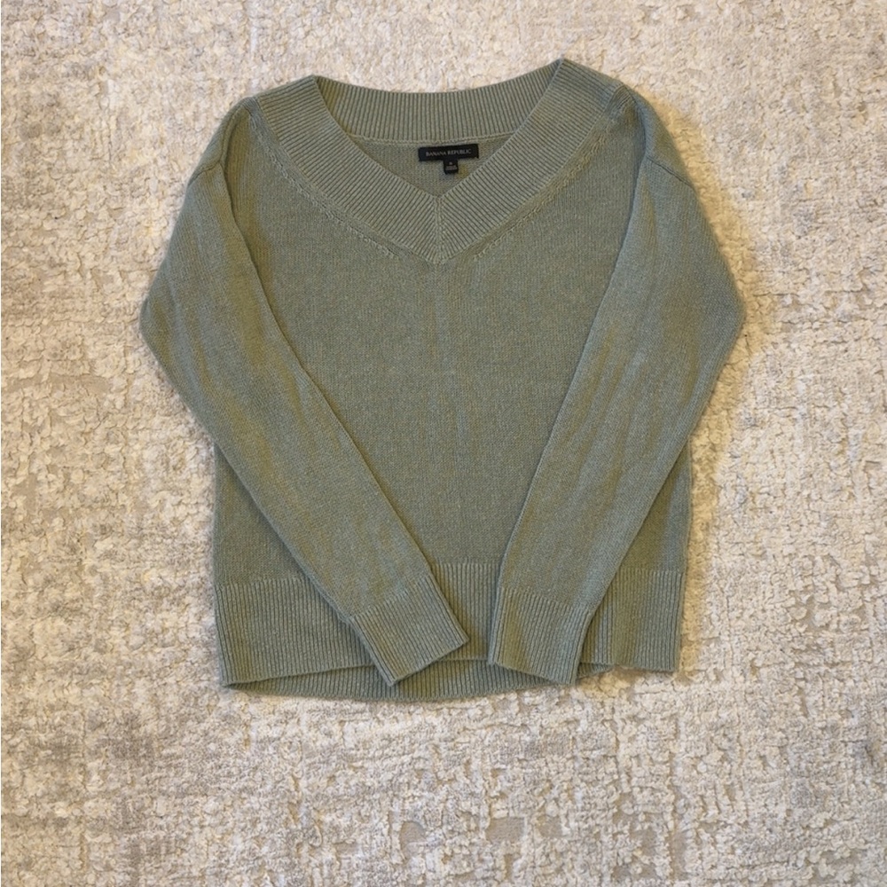 Women’s Banana Republic Sage Green V-Neck Long Sleeve Knit Sweater Size S